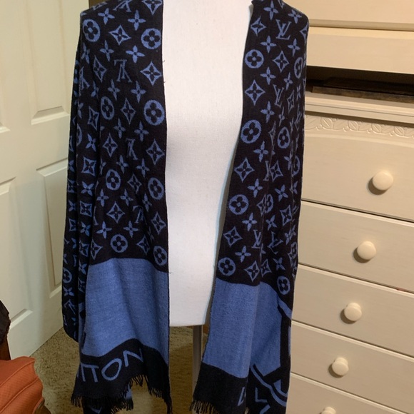 “Louis Vuitton” convertable Scarf shawl 72"x25" - Picture 4 of 7